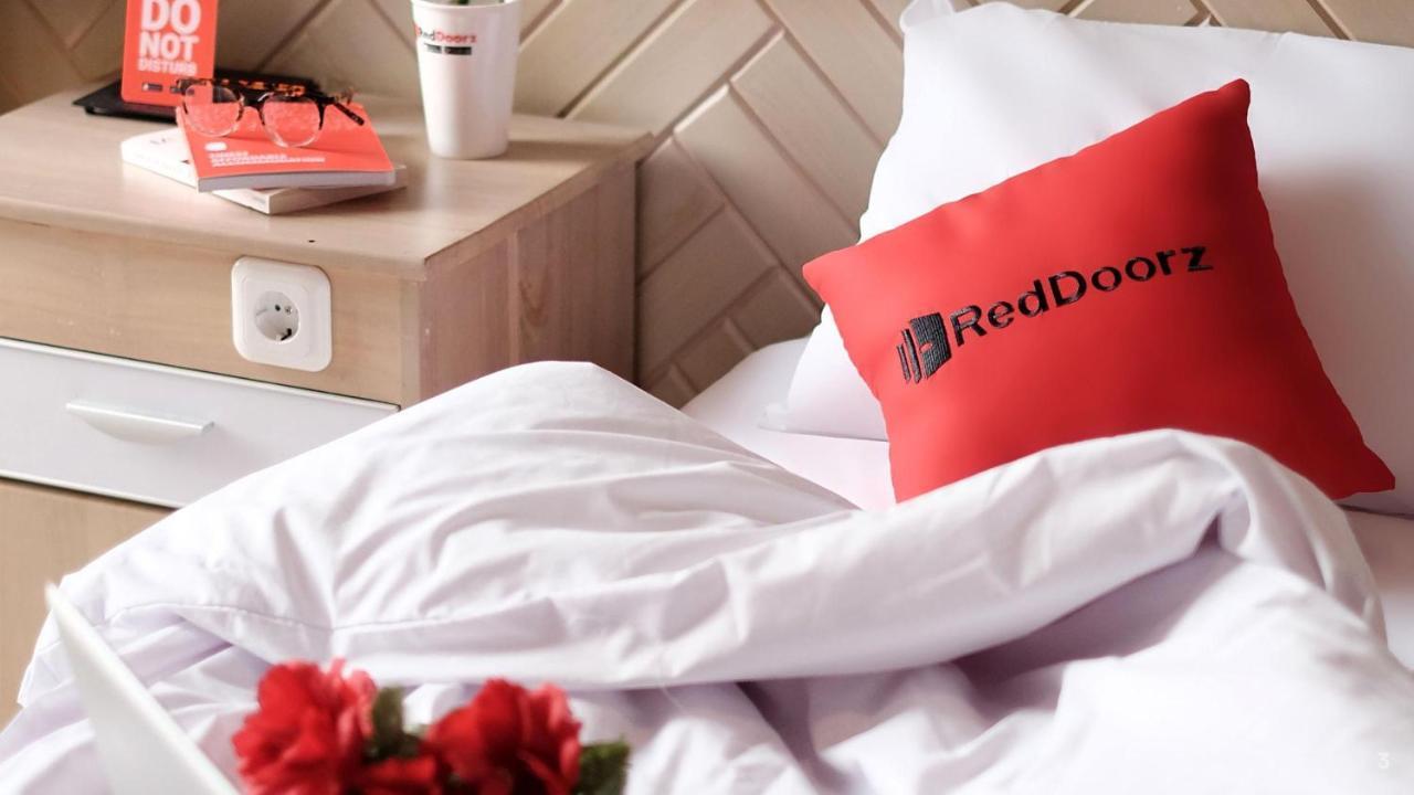 Reddoorz Tuan Viet Hotel Dinh Tien Hoang ホーチミン市 エクステリア 写真