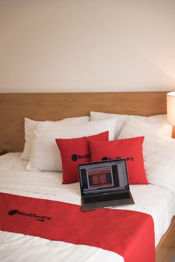 Reddoorz Tuan Viet Hotel Dinh Tien Hoang ホーチミン市 エクステリア 写真
